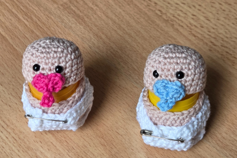 Überraschungsei Baby mit Schnuller