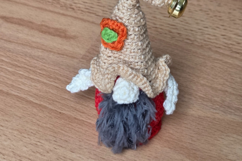 Wichtel mit Glöckchen