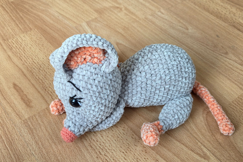 Liegende Maus